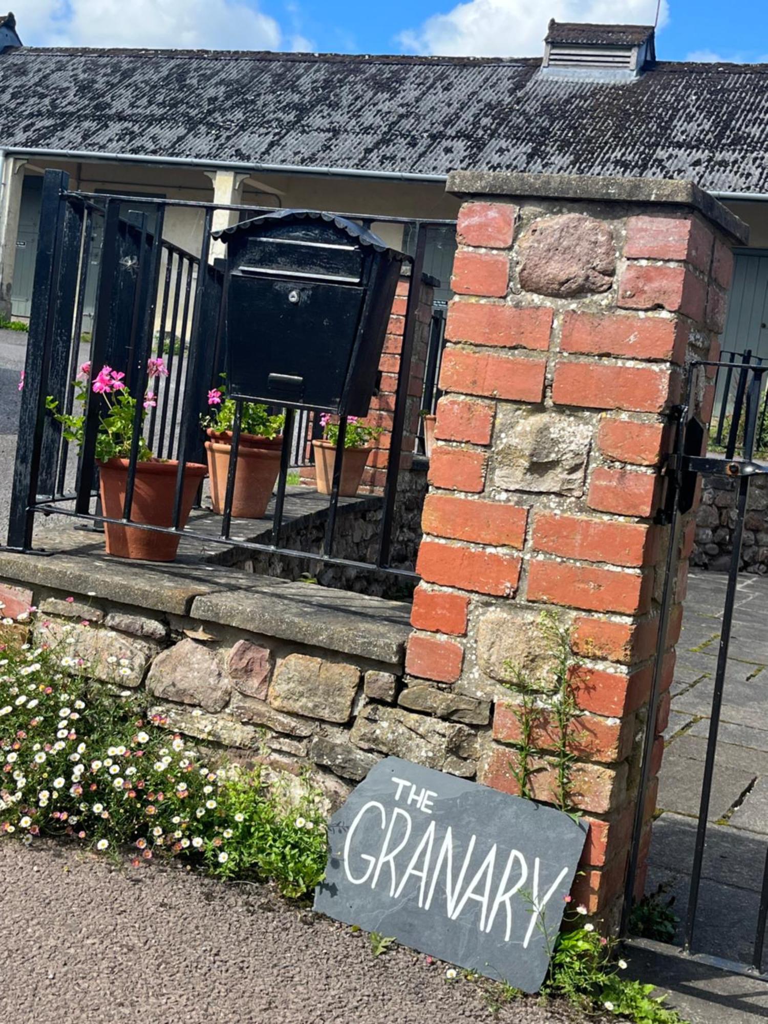 The Granary Villa Abergavenny Exterior foto
